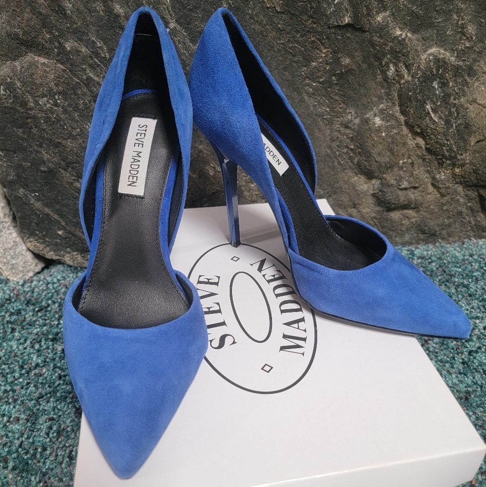 Womens size 8 1/2 Steve madden pumps.